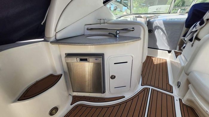 2005 Sea Ray 320 Sundancer Photo 7 of 30