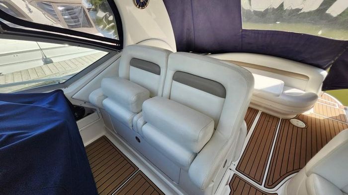 2005 Sea Ray 320 Sundancer Photo 10 of 30