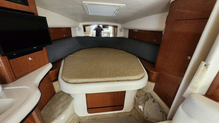 2005 Sea Ray 320 Sundancer Photo 21 of 30