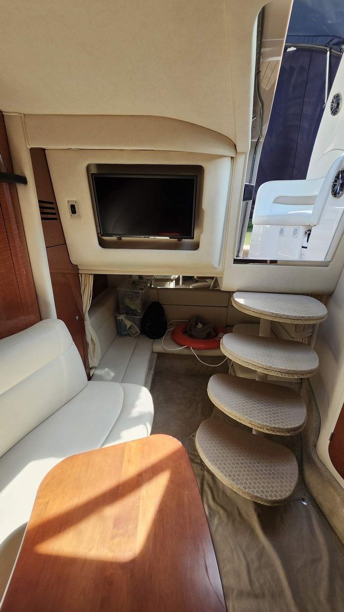 2005 Sea Ray 320 Sundancer Photo 16 of 30