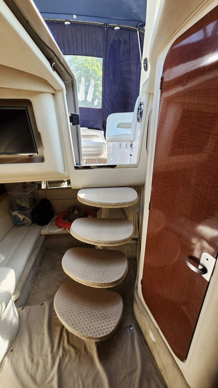 2005 Sea Ray 320 Sundancer Photo 15 of 30