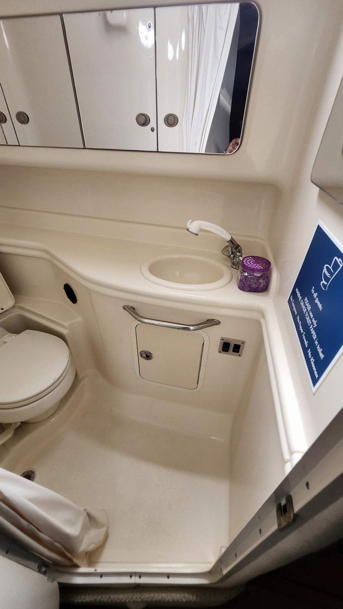 2005 Sea Ray 320 Sundancer Photo 30 of 30