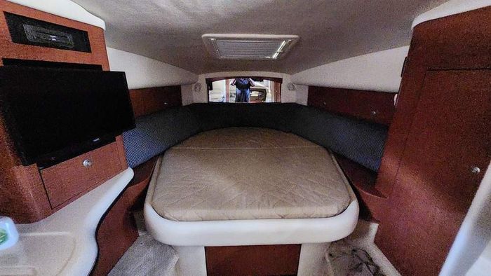 2005 Sea Ray 320 Sundancer Photo 22 of 30