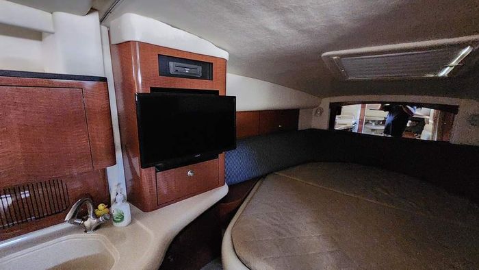 2005 Sea Ray 320 Sundancer Photo 23 of 30