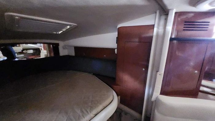 2005 Sea Ray 320 Sundancer Photo 24 of 30