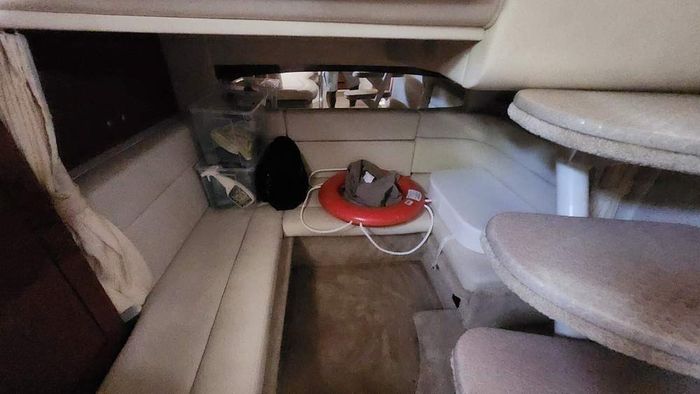 2005 Sea Ray 320 Sundancer Photo 25 of 30