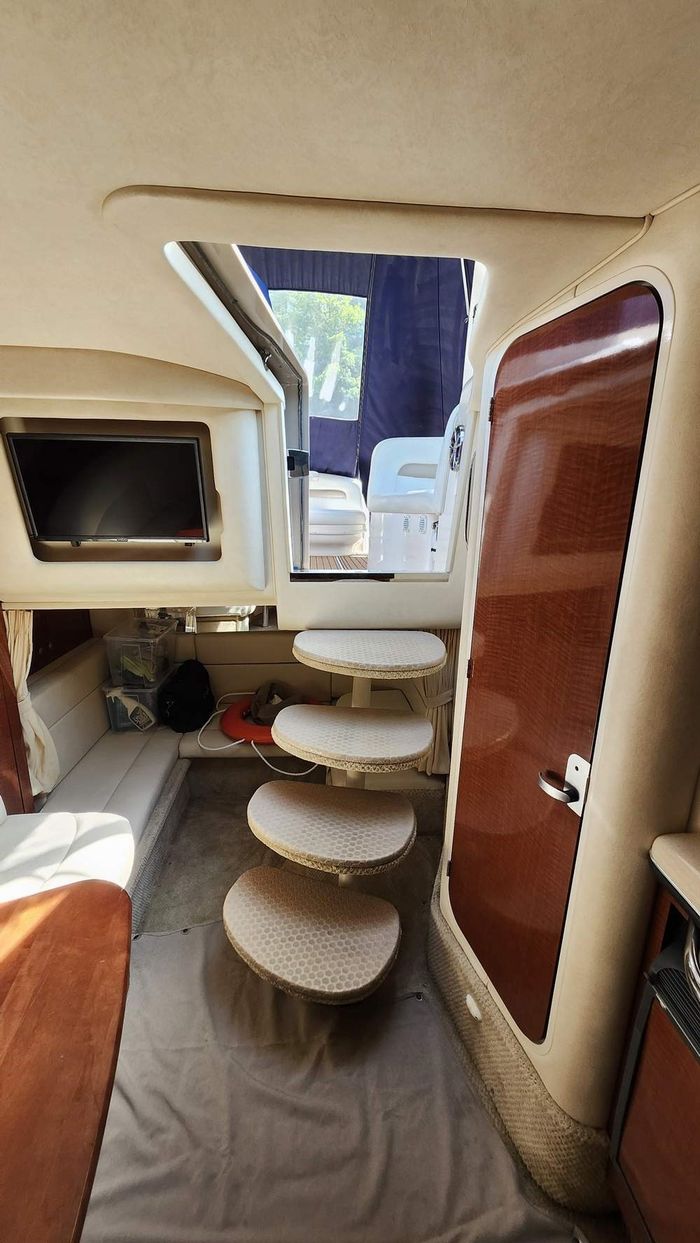 2005 Sea Ray 320 Sundancer Photo 14 of 30