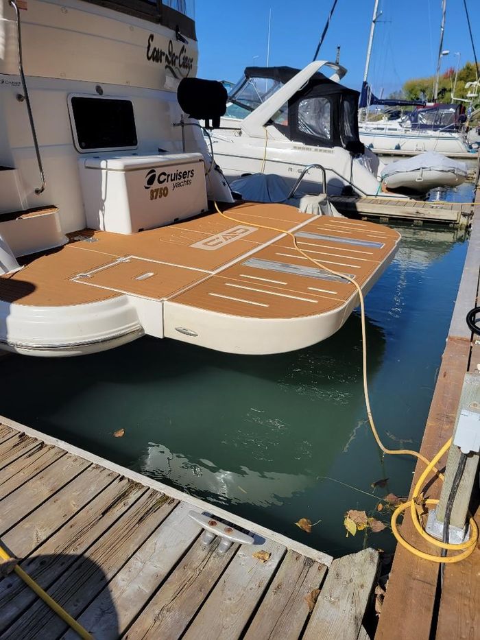 2000 Cruisers Yachts 3750 Photo 2 sur 20