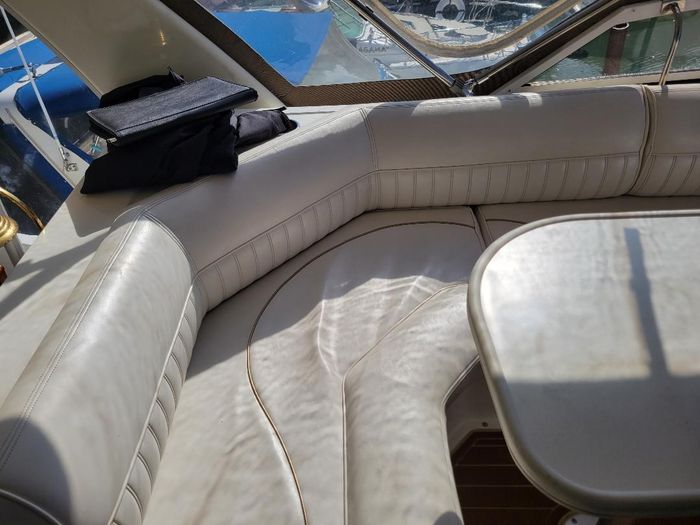 2000 Cruisers Yachts 3750 Photo 5 sur 20