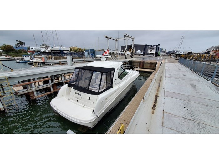 2005 Sea Ray 390 Sundancer Photo 2 sur 14