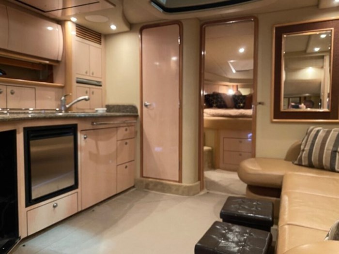 2005 Sea Ray 390 Sundancer Photo 9 sur 14