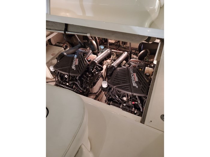 2005 Sea Ray 390 Sundancer Photo 13 sur 14