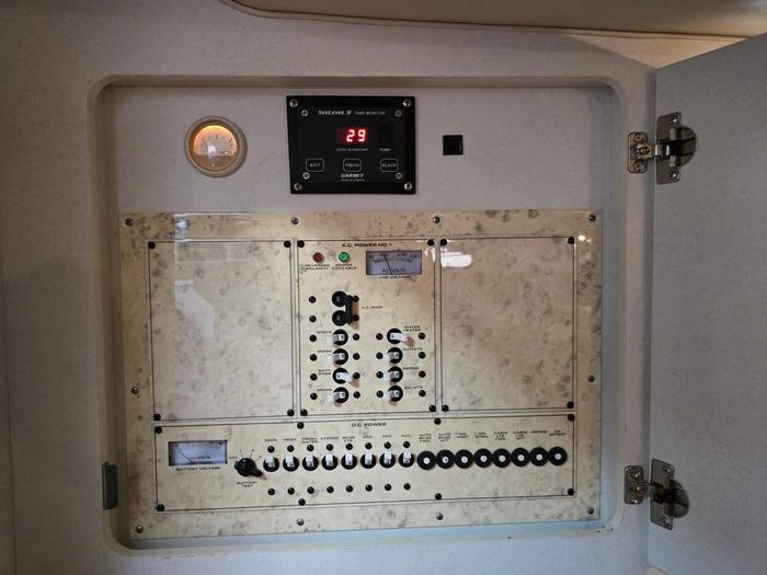 1998 Cruisers Yachts 3375 Esprit Photo 22 of 40