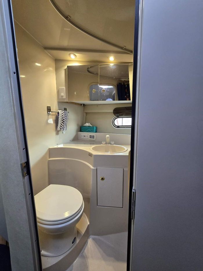 1998 Cruisers Yachts 3375 Esprit Photo 34 of 40