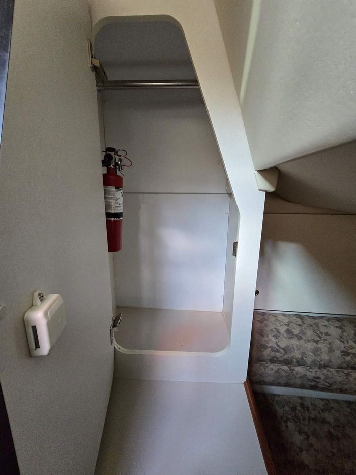 1998 Cruisers Yachts 3375 Esprit Photo 30 of 40