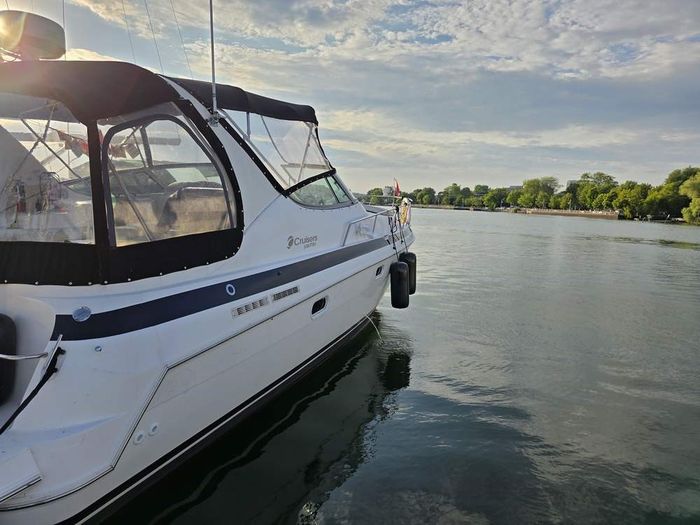 1998 Cruisers Yachts 3375 Esprit Photo 3 of 40