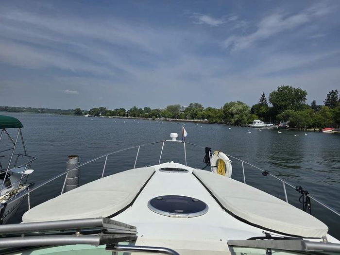 1998 Cruisers Yachts 3375 Esprit Photo 9 of 40