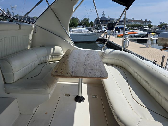 1998 Cruisers Yachts 3375 Esprit Photo 12 of 40
