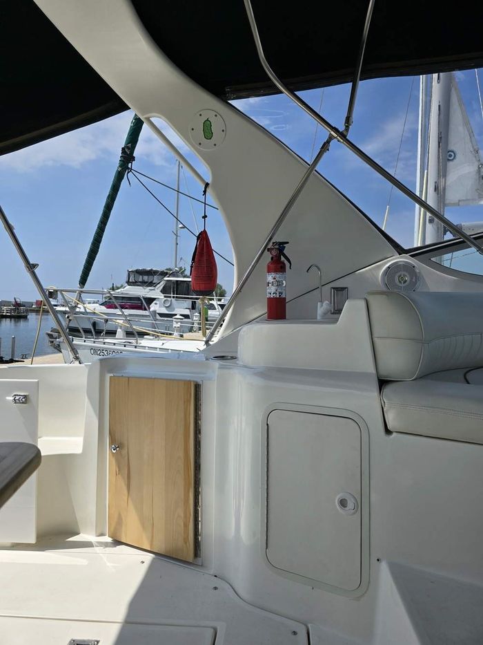 1998 Cruisers Yachts 3375 Esprit Photo 13 of 40