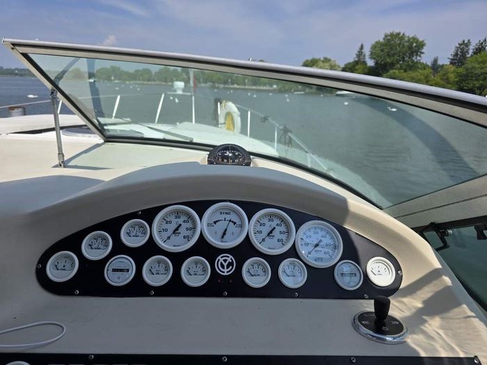 1998 Cruisers Yachts 3375 Esprit Photo 15 of 40