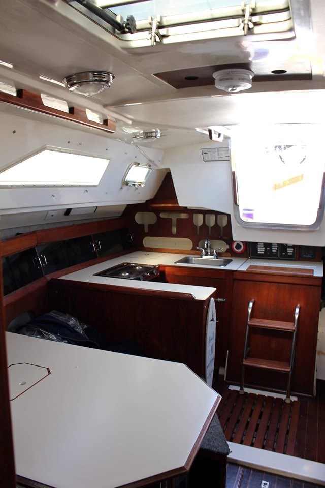 1984 Hunter 31 Photo 10 sur 37