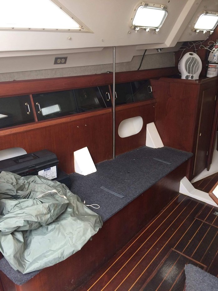 1984 Hunter 31 Photo 12 sur 37