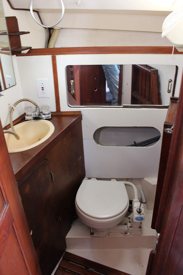 1984 Hunter 31 Photo 18 sur 37