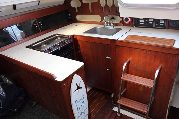 1984 Hunter 31 Photo 23 sur 37