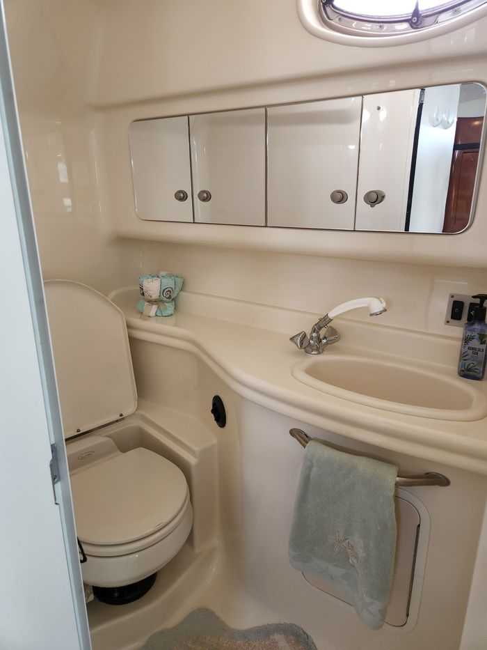 2005 Sea Ray 340 Sundancer Photo 40 of 47