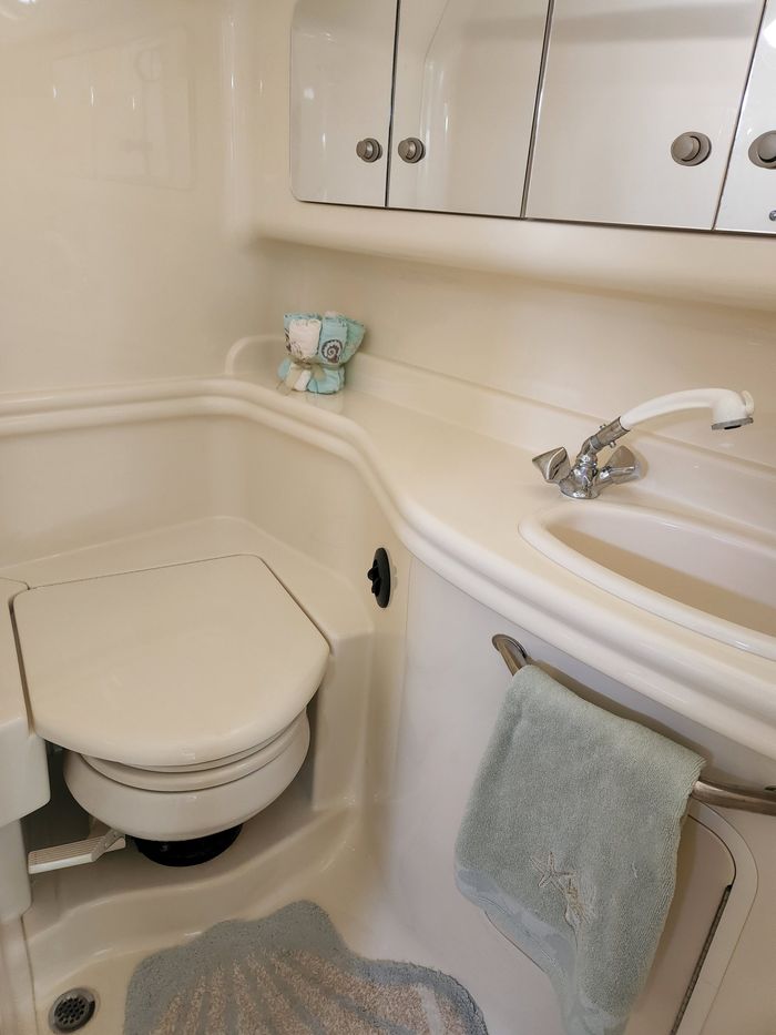 2005 Sea Ray 340 Sundancer Photo 39 of 47