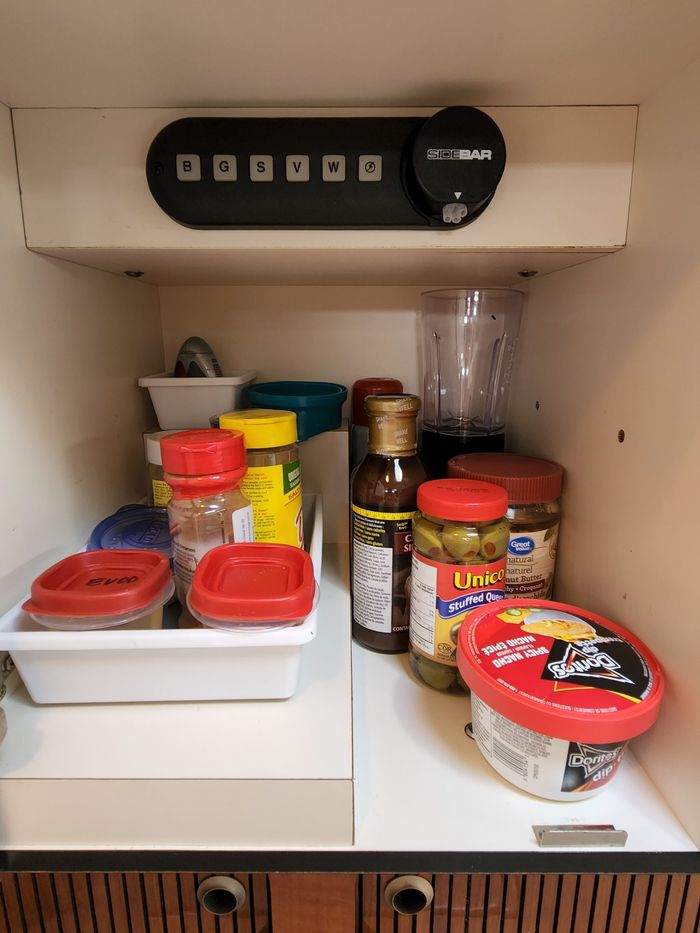 2005 Sea Ray 340 Sundancer Photo 37 of 47