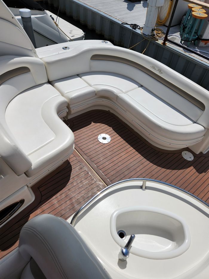2005 Sea Ray 340 Sundancer Photo 9 of 47