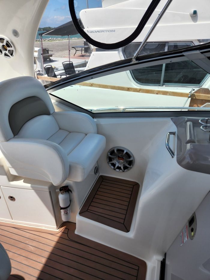 2005 Sea Ray 340 Sundancer Photo 10 of 47