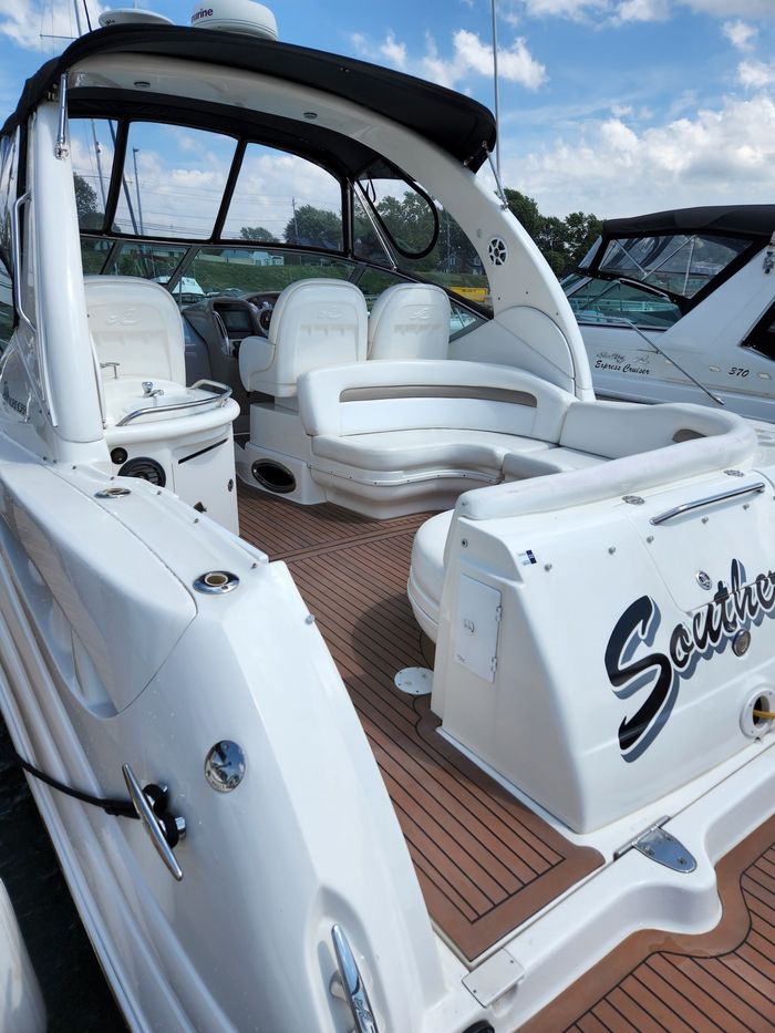 2005 Sea Ray 340 Sundancer Photo 2 of 47