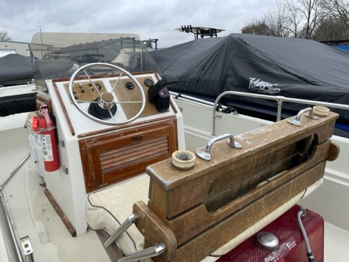 1979 Boston Whaler 17 Montauk Photo 3 of 4