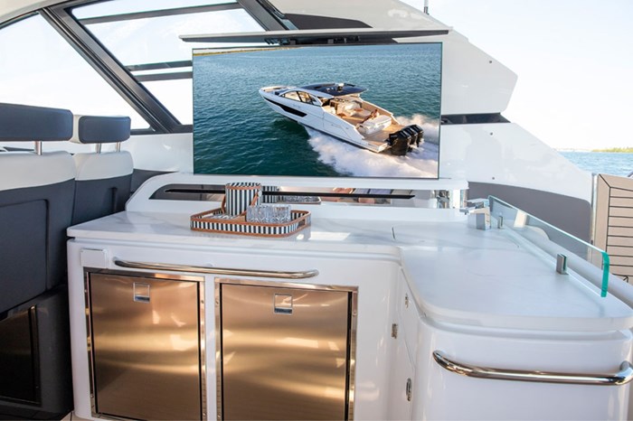 2025 Cruisers Yachts 50 GLS Photo 9 sur 21