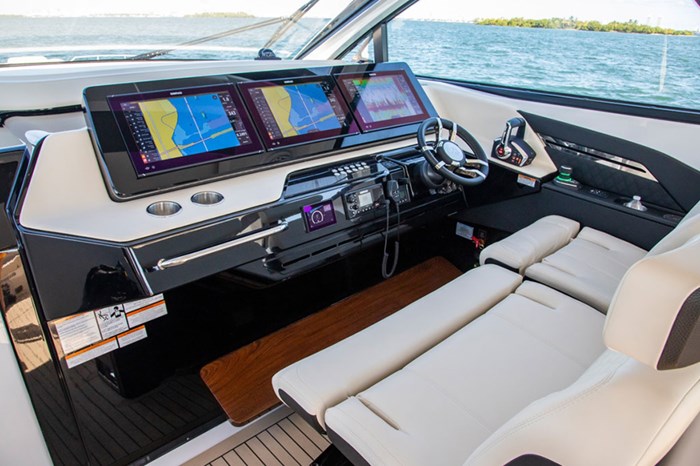 2025 Cruisers Yachts 50 GLS Photo 12 sur 21