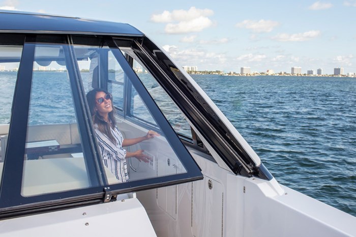 2025 Cruisers Yachts 50 GLS Photo 14 sur 21
