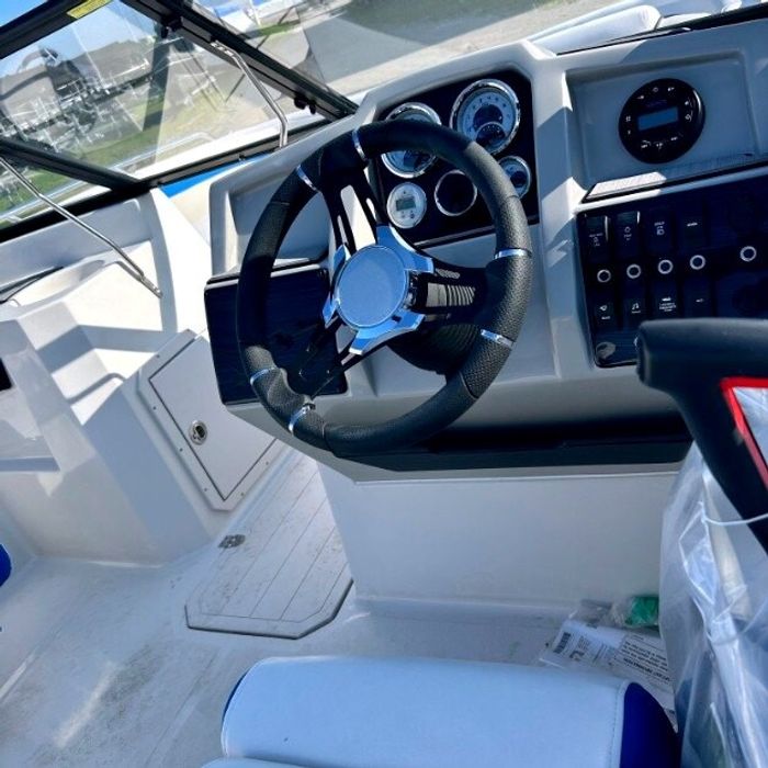 2023 Starcraft Marine SVX 210 OB W/150HP YAMAHA Photo 8 sur 10