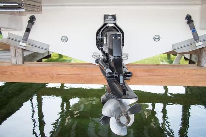 2016 Regal 260 Express Photo 13 of 52