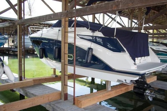 2016 Regal 260 Express Photo 10 of 52