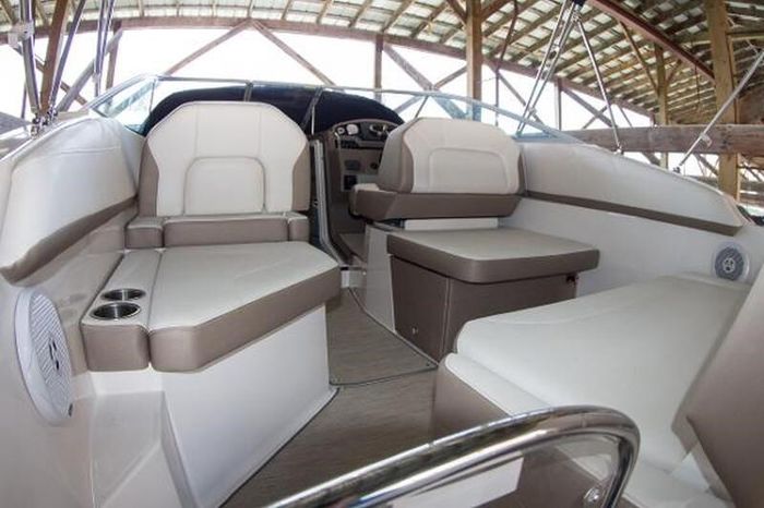 2016 Regal 260 Express Photo 21 of 52