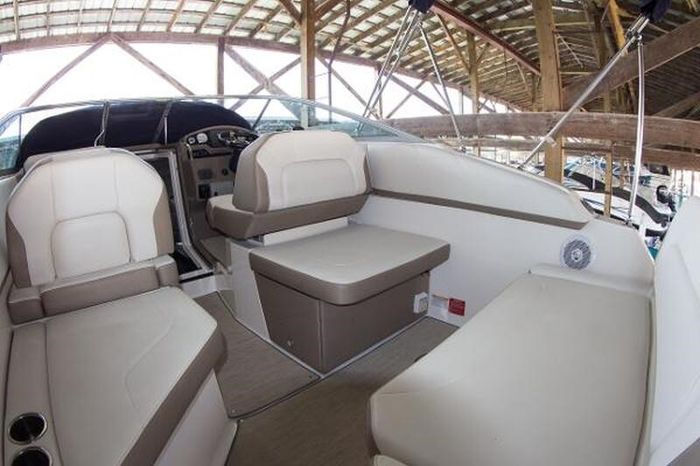 2016 Regal 260 Express Photo 22 of 52