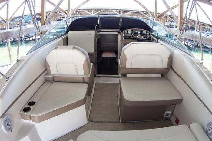 2016 Regal 260 Express Photo 23 of 52