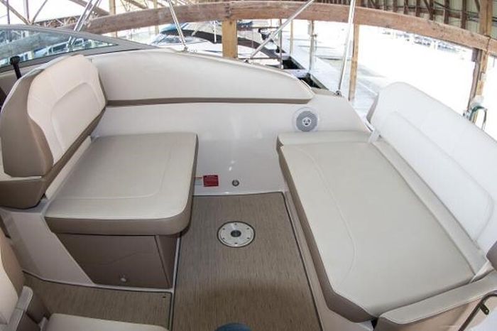 2016 Regal 260 Express Photo 24 of 52