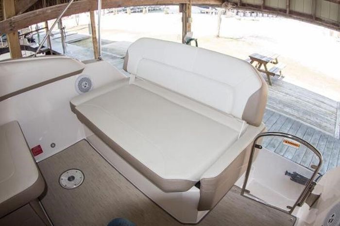 2016 Regal 260 Express Photo 25 of 52