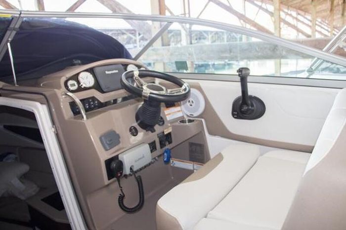 2016 Regal 260 Express Photo 19 of 52