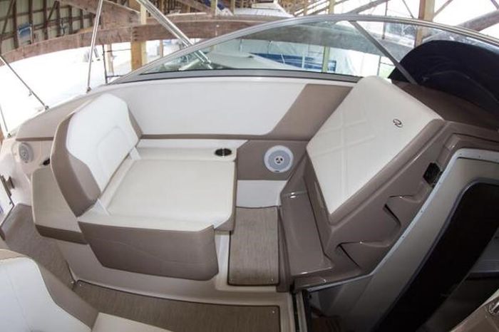 2016 Regal 260 Express Photo 29 of 52