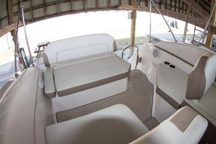 2016 Regal 260 Express Photo 27 of 52