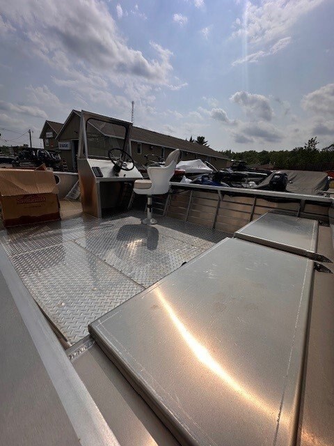 2025 Henley 18 SC - ** Boat Only Photo 2 sur 6